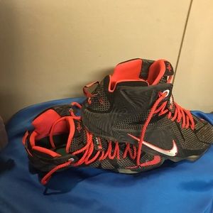 Men lebron 12